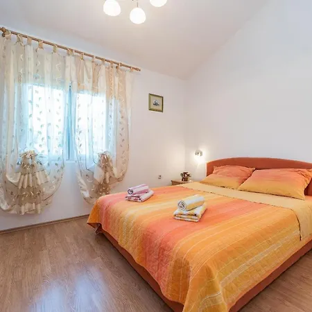 Apartment By The Sea - Lozice, - 18576