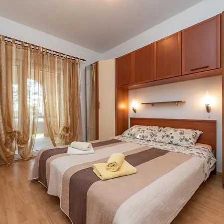 Apartment By The Sea - Lozice, - 18576