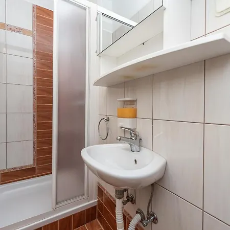 Apartment By The Sea - Lozice, - 18576