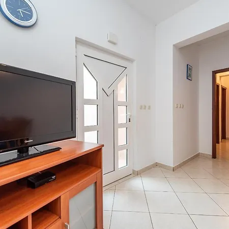 Apartment By The Sea - Lozice, - 18576 *