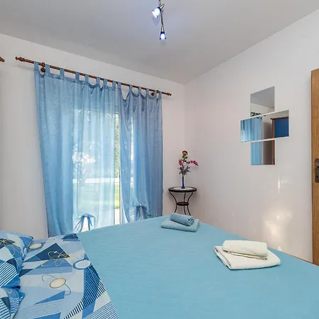 Apartment By The Sea - Lozice, - 18576