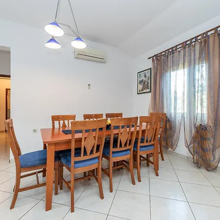 Apartment By The Sea - Lozice, - 18576 *